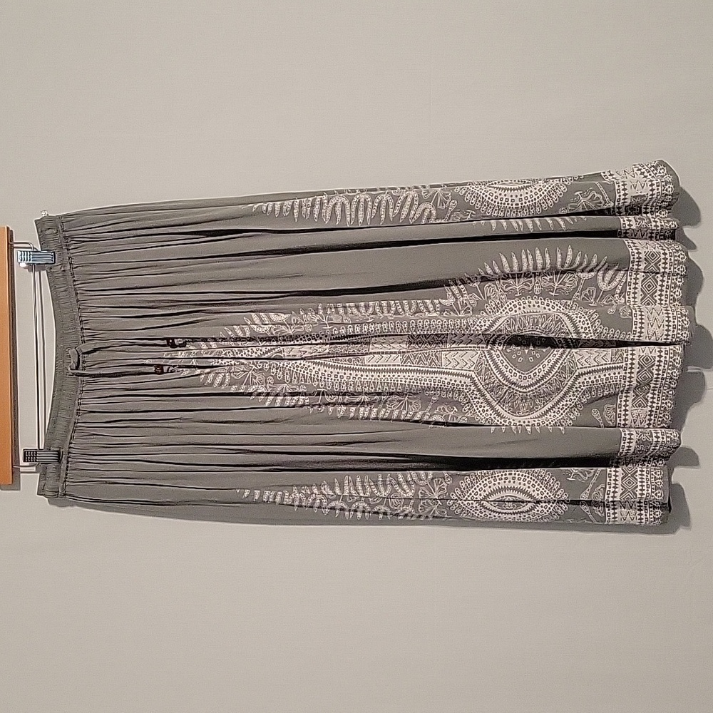 Elegant Sage Green Maxi Skirt with White Pattern